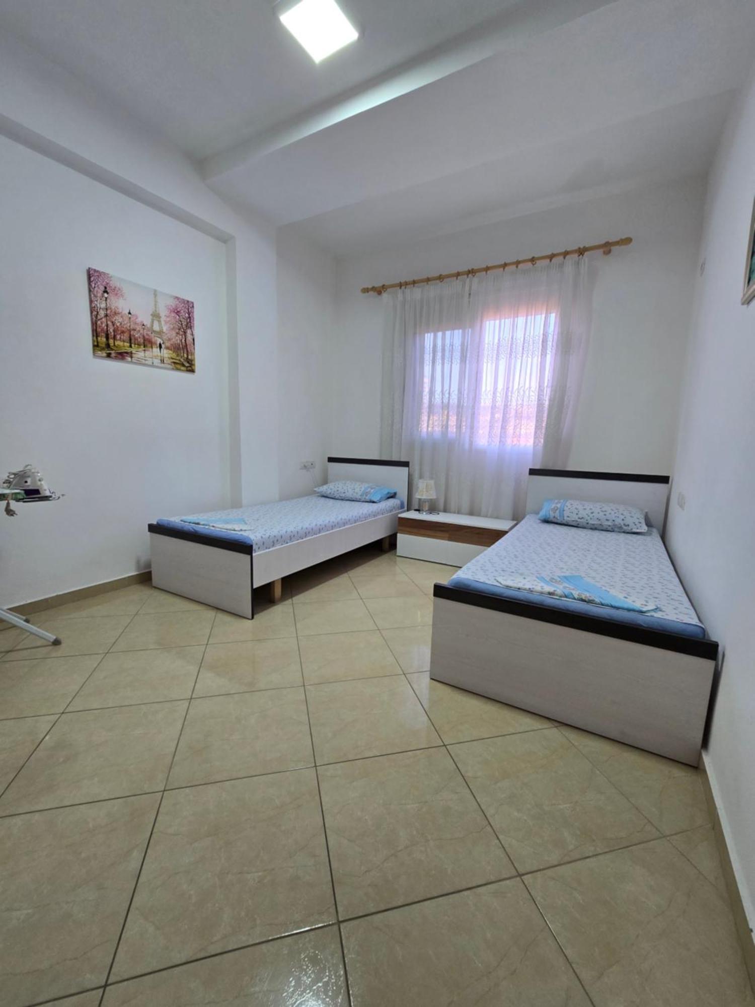 Modern , Quiet , Family Friendly & Fully Furnished Apartment فلورا المظهر الخارجي الصورة