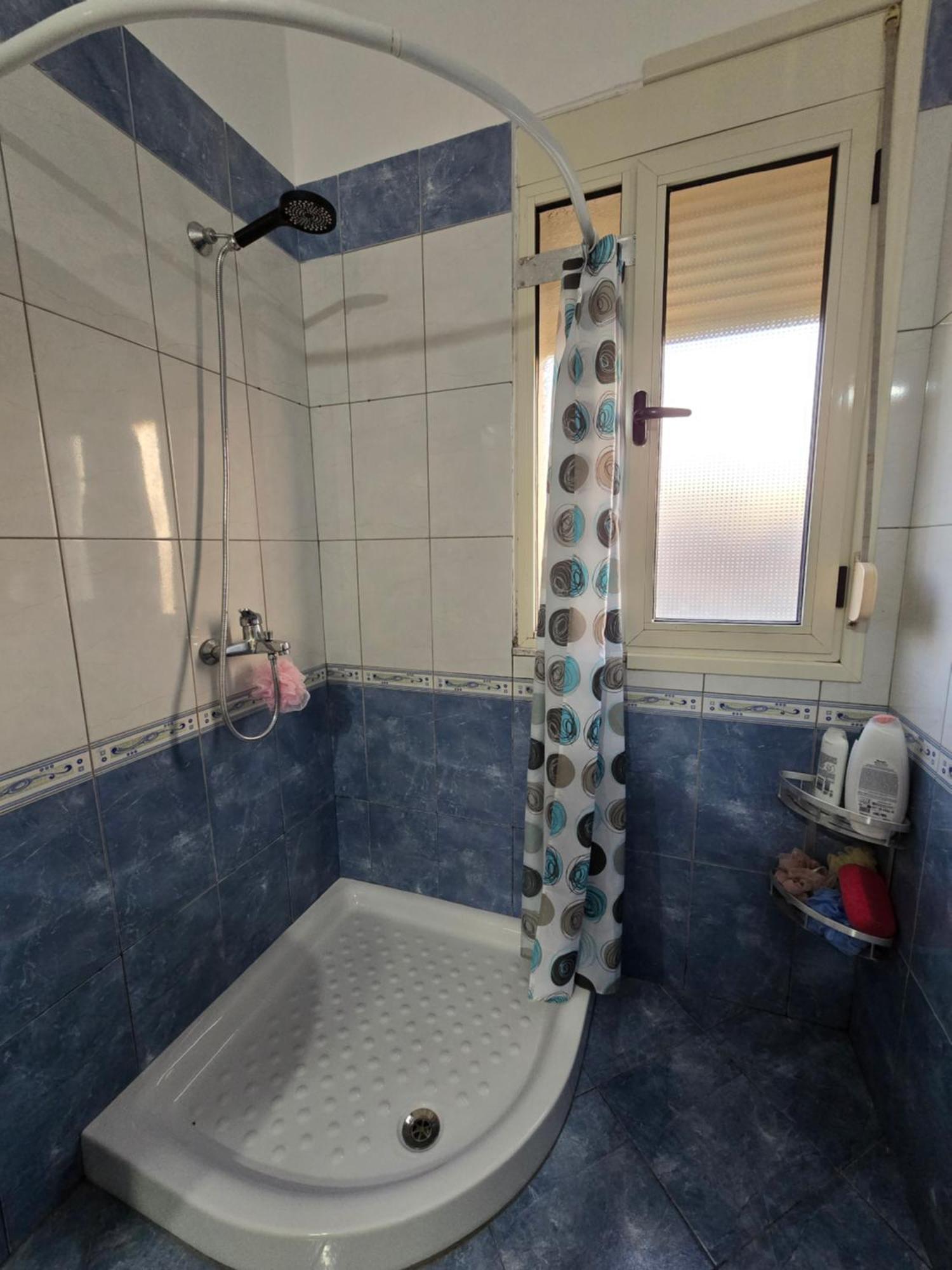 Modern , Quiet , Family Friendly & Fully Furnished Apartment فلورا المظهر الخارجي الصورة