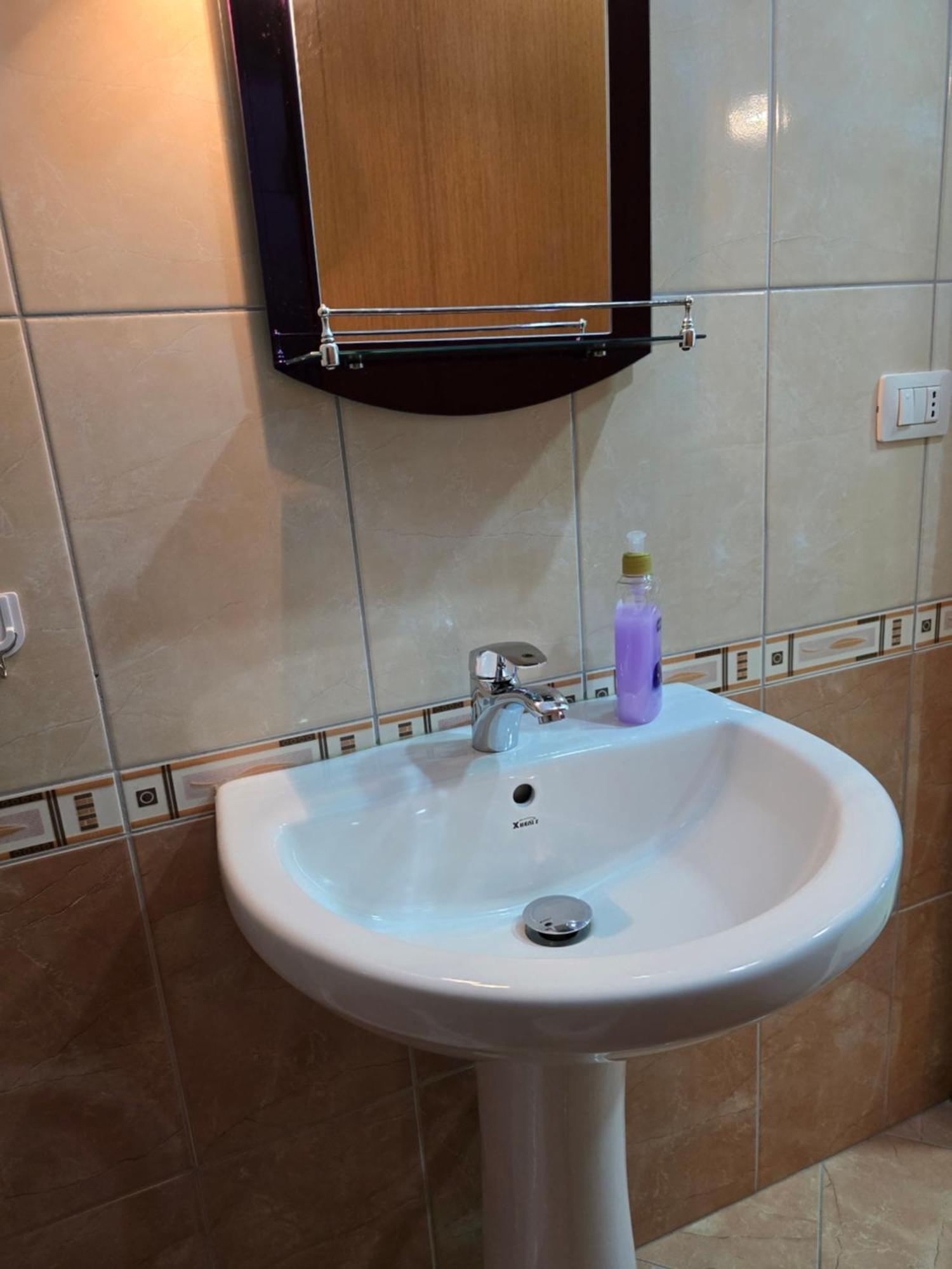 Modern , Quiet , Family Friendly & Fully Furnished Apartment فلورا المظهر الخارجي الصورة