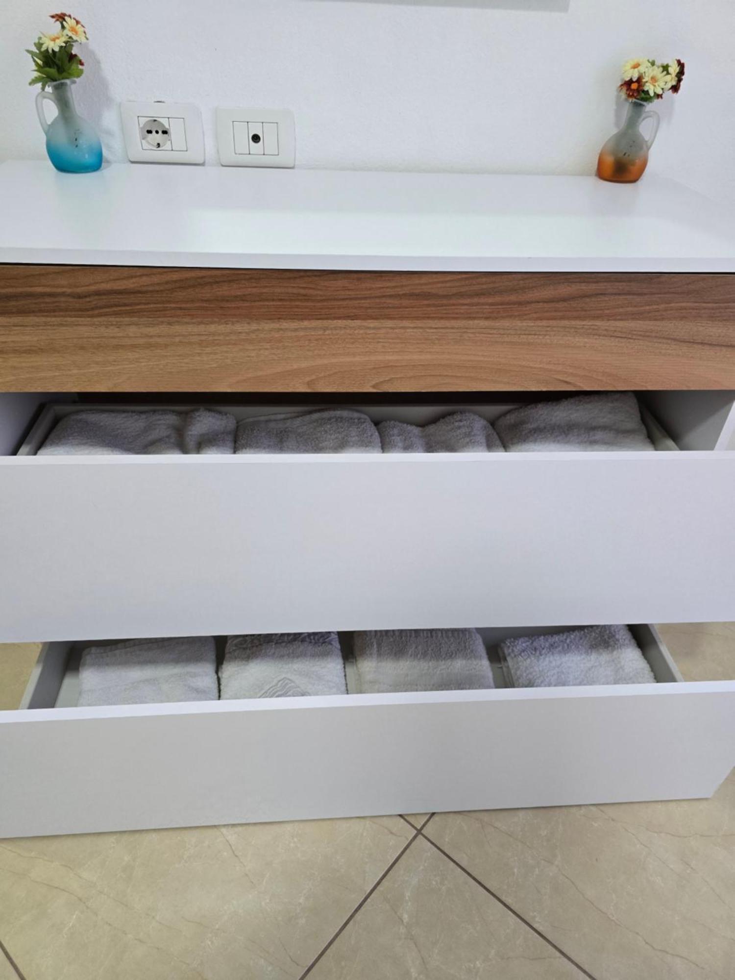 Modern , Quiet , Family Friendly & Fully Furnished Apartment فلورا المظهر الخارجي الصورة