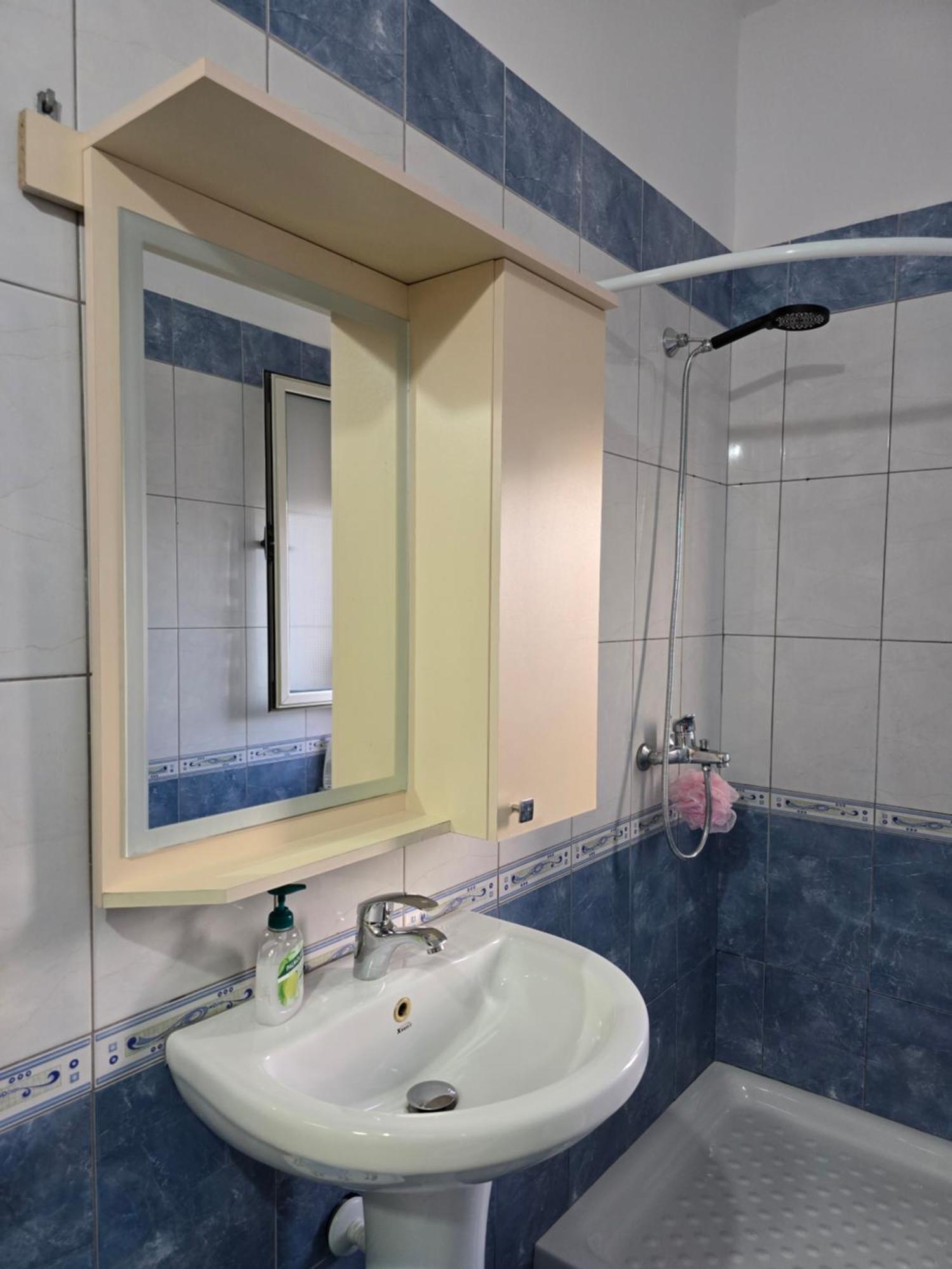 Modern , Quiet , Family Friendly & Fully Furnished Apartment فلورا المظهر الخارجي الصورة